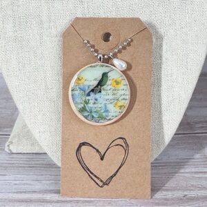 Round wood dimensional artisan hummingbird pendant necklace 22” stainless steel